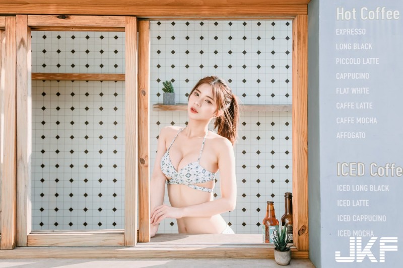 【WPT扑克】長腿纖腰妹「米恩」的比基尼誘惑，「白皙美乳」深溝太火辣！