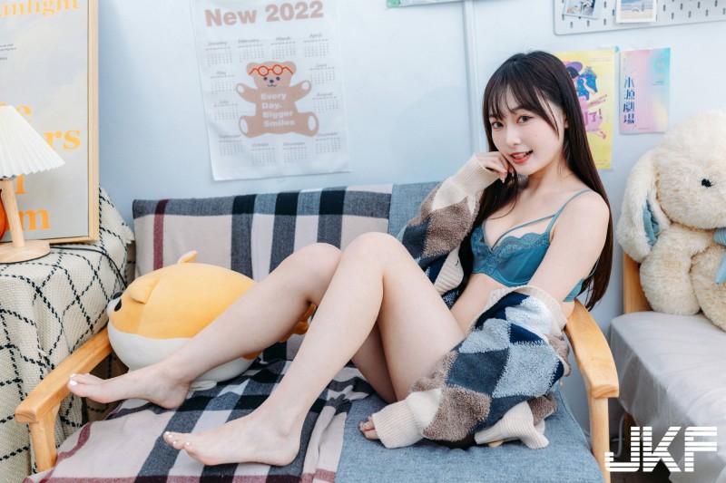 【WPT扑克】甜美正妹「奶糖」假日慵懶又性感！「雪白美乳＋療癒笑容」讓人瞬間戀愛