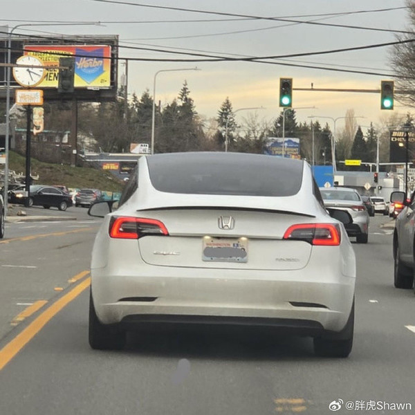 【WPT扑克】国外特斯拉车主将车标换成其他品牌 防止车子被误伤