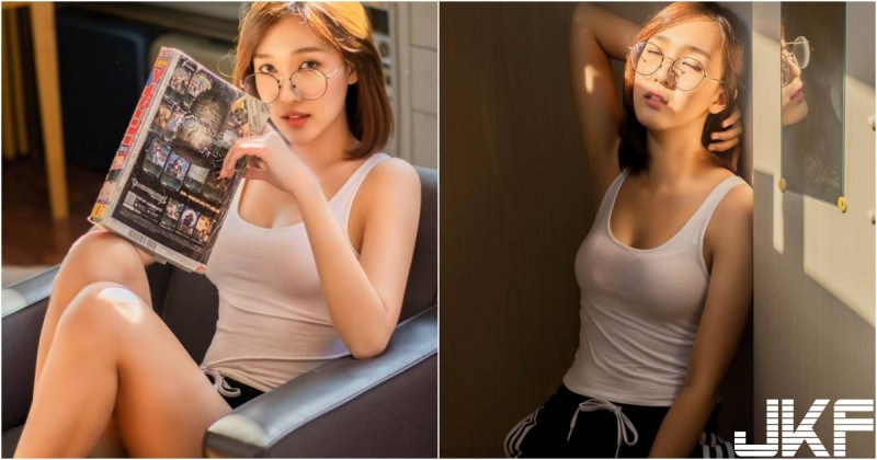 【WPT扑克】妹子在家好放鬆！白色小背心「貼奶」形狀好圓，白嫩大腿也露出來啦！