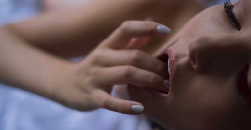 【WPT扑克】成人藝術！澳洲辣模「肉體挑逗」緩解空虛寂寞　「色慾橫流」擋不住