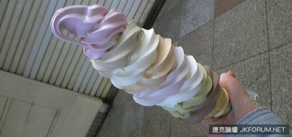 【WPT扑克】東京出現超大冰淇淋　8層口味才賣約100台幣