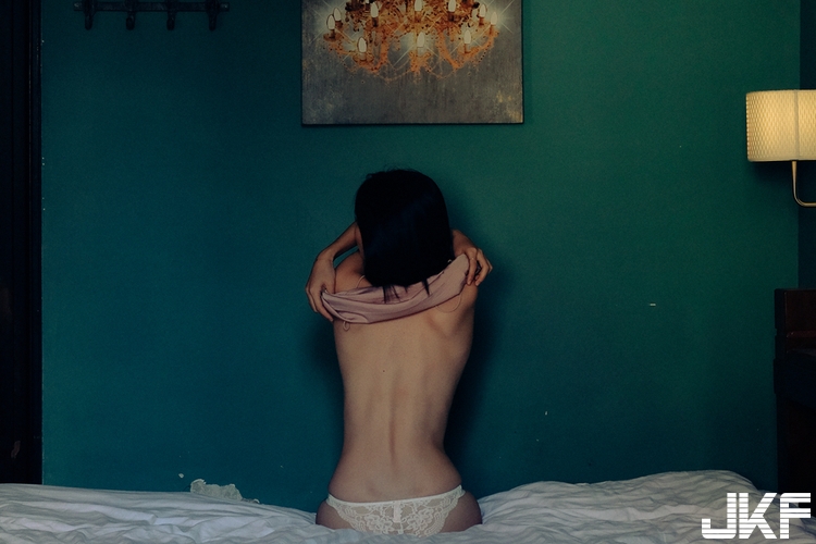 【WPT扑克】全都屬於你！在情慾與陰影混雜的房間等你，肉體的每一寸都是你的「專屬玩物」