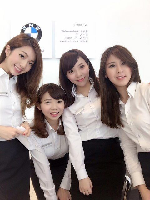 【WPT扑克】超正汽車業代，黑絲美腿＋緊身制服，車頭燈排排站忍不住要去賞車了！