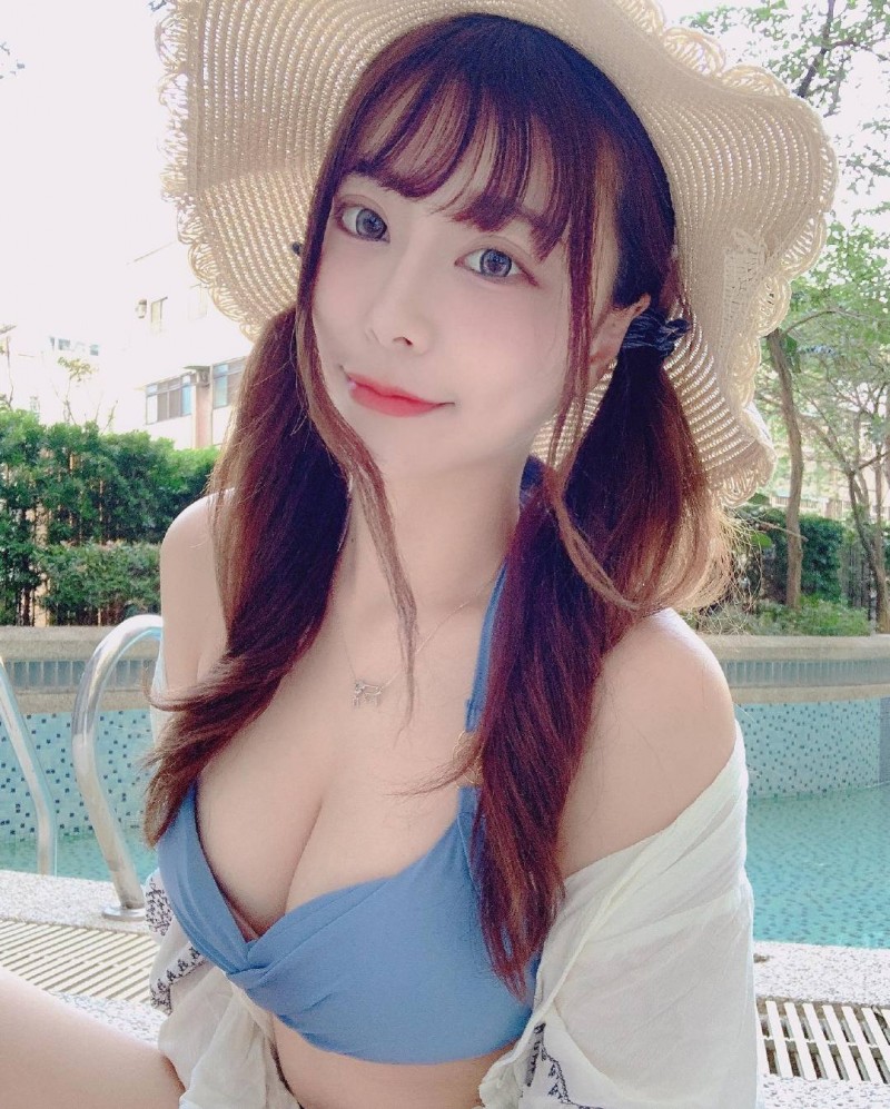 【WPT扑克】大眼美人婷婷儿白嫩肌让人心动！走出户外不藏私解放丰满美乳