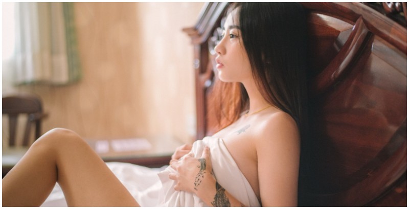 【WPT扑克】清淡的性感氛圍！「房間女孩」內衣唯美寫真，性感胴體曲線抓住你的雙眼！