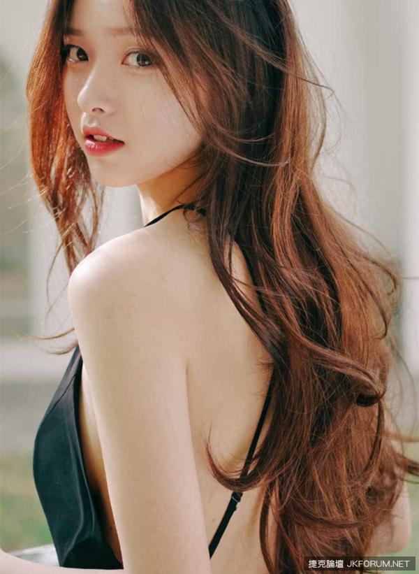 【WPT扑克】氣質形象爆紅，韓國網紅臉書關注率迅速衝到二十七萬，紅到爆紫！這完全是我的菜啊！