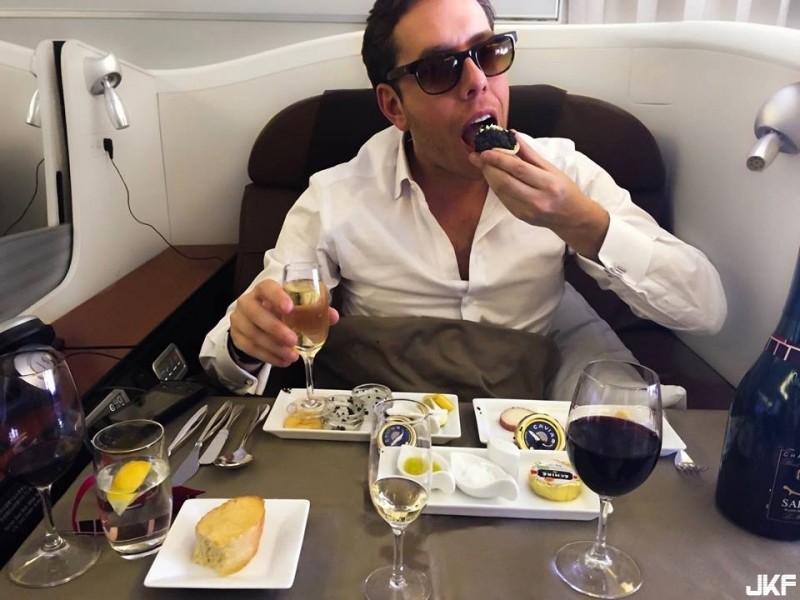 【WPT扑克】花小錢也能坐頭等艙　炫富渣男「最無恥省錢法」大公開