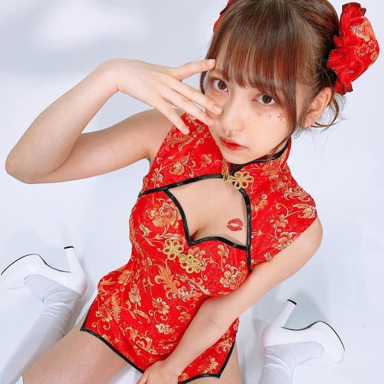 【WPT扑克】21 岁美少女十味脸蛋超甜萌！ 牛年曝光新写真粉嫩造型让人恋爱