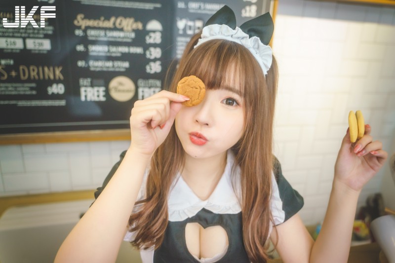 【WPT扑克】妹妹系清純正妹「小蘋果」暗藏兇猛美乳！甜美小女僕「乳夾餅乾」太誘惑了！