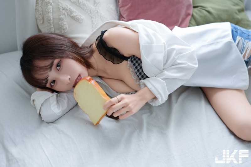 【WPT扑克】大眼甜心「TN」在家也超萌！苗條曲線卻有「豐滿雪乳」好傲人