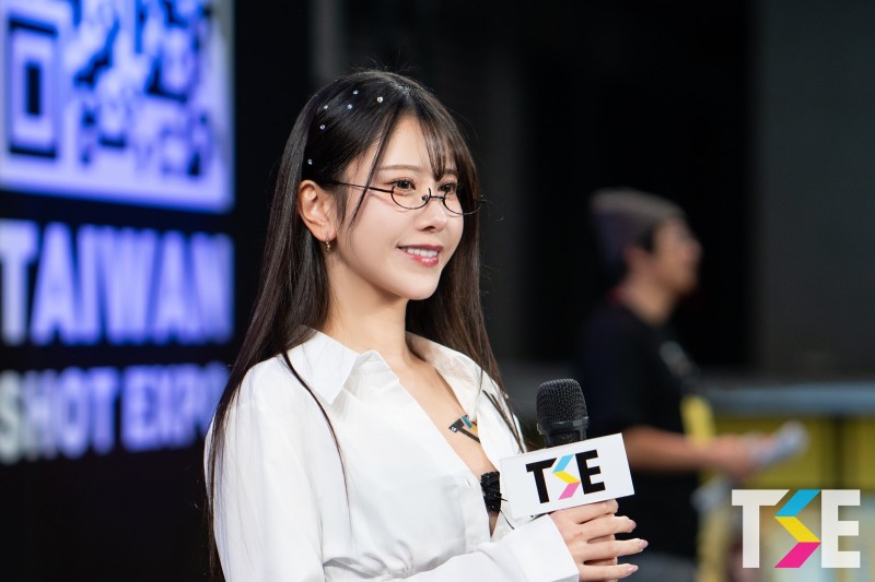 【WPT扑克】日本賽車皇后《名取久留美》挾帶黃金比例Body攻台教壞學生