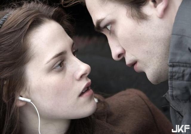 【WPT扑克】直接撲倒，進攻你的唇！女孩公認男生「最欠親」的10個瞬間