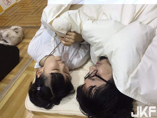 【WPT扑克】《地下偶像的陪睡特典》嘴咬保險套的近距離粉絲活動引發爭議