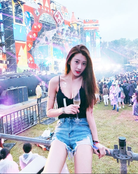 【WPT扑克】音樂祭捕獲「野生奶妹」！甜美笑容、清新五官，原來是「文化大學校花」！