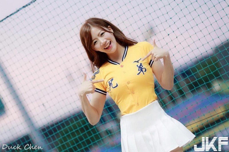 【WPT扑克】好晃！中信「甜美系御姐」廖小安乳搖激凸超亮眼　網樂歪：兄弟是三小，我只挺「胸弟」