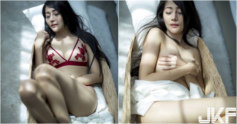 【WPT扑克】搖籃裡不只有嬰兒！「美胸裸妹」躺裡面安睡，性感身材藏都藏不住！