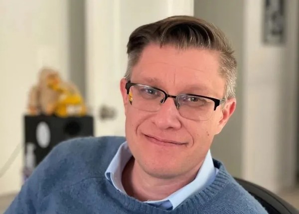 【WPT扑克】美艺术家Beeple展出人头机器狗 含马斯克、扎克伯格等