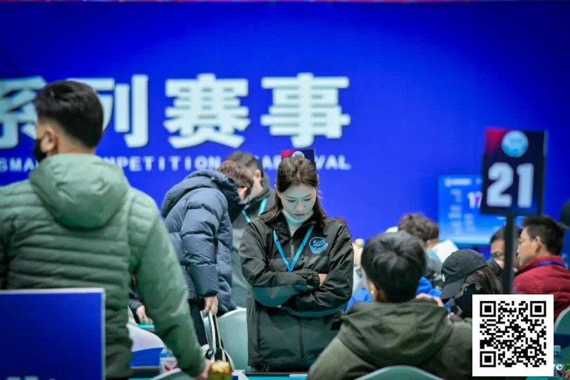 【WPT扑克】泡沫同步一小时，AA遇天顺撞开55人奖励圈大门！张杰284万领衔11人开启明日大决战！