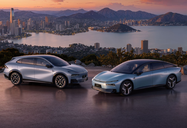 【WPT扑克】一辆小鹏P7遭火车撞击后车主幸存 何小鹏发文回应