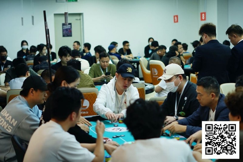 【WPT扑克】第一届山海杯鲲鹏系列赛｜主赛B组110人次竞争21人晋级，王云峰倒数手牌翻倍收取32.3万计分牌成CL！明天主赛小组赛最后晋级机会！