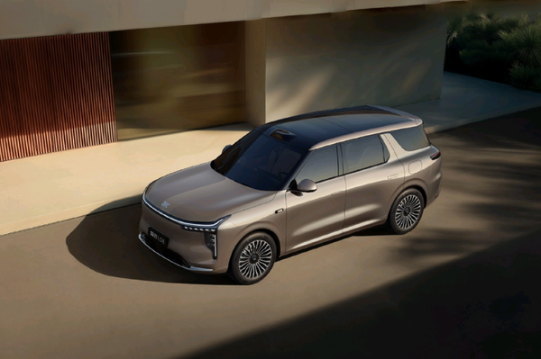 【WPT扑克】智己LS8上市 零百4秒级 续航达1605公里  24.98万起