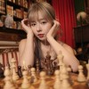 【WPT扑克】高顏值美乳正妹「王王」陪你下棋，「誘惑緊身裝」曲線太勾人！