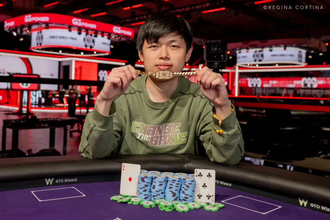 【WPT扑克】生涯首进WSOP奖励圈即登顶!华人博士生Honghao Zhang斩获$1500六人桌金手链