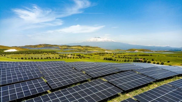 太阳能发电设施 【WPT扑克】机构:2035年美国数据中心用电量预计激增至当前四倍