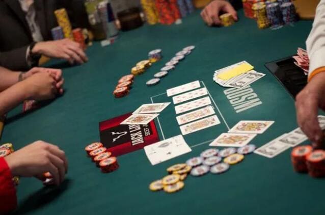 【WPT扑克】KK撞上A高翻牌：别慌，也别硬顶，先做这三步