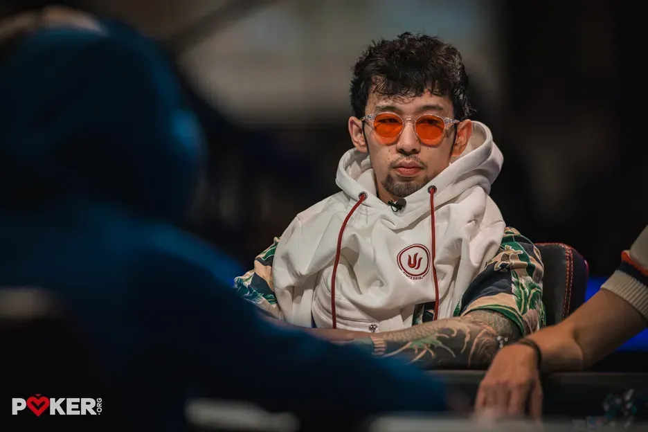 【WPT扑克】从倒数第二杀到正数第二!Han Feng身披粉色羽毛“真空”上演WSOP主赛FT首日大逆袭