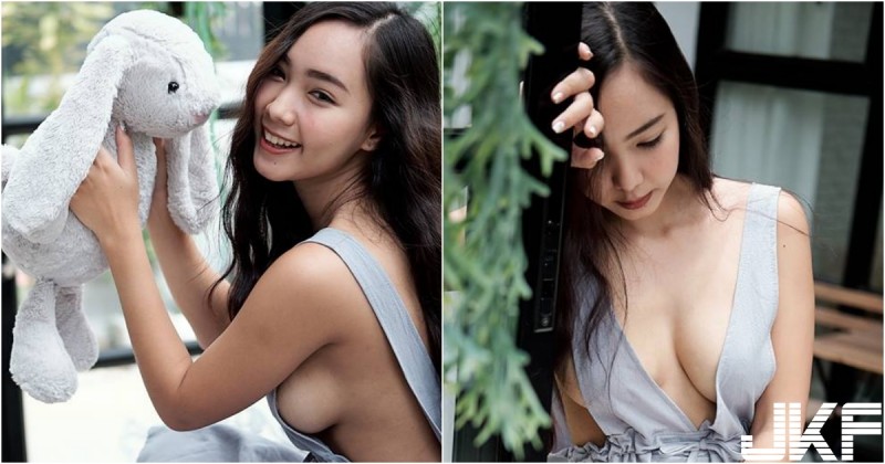 【WPT扑克】這奶太狂！「洋裝露奶妹」衣服設計好大膽！側邊「白嫩圓乳」都跑出來啦！
