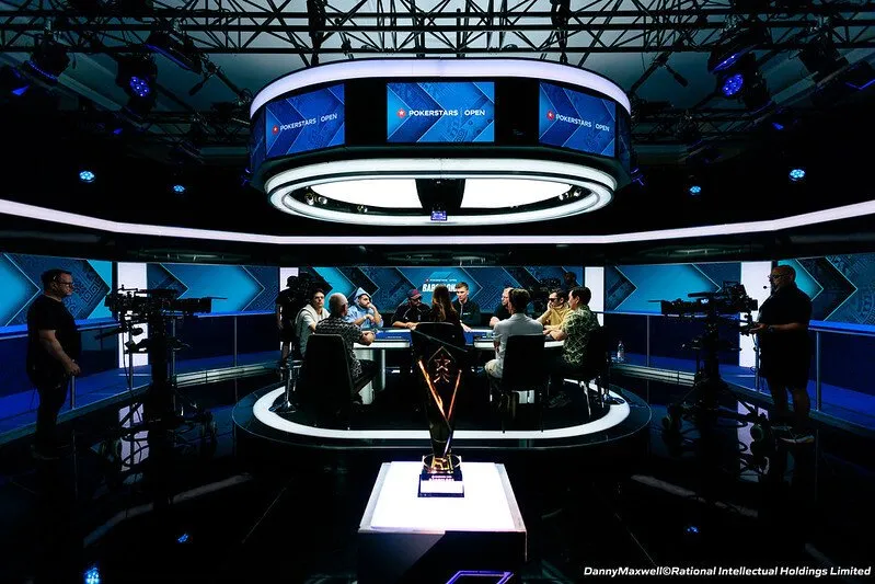 【WPT扑克】EPT巴塞罗那站牌局复盘:A♣2♦的河牌重注,如何让一对2无奈弃牌?